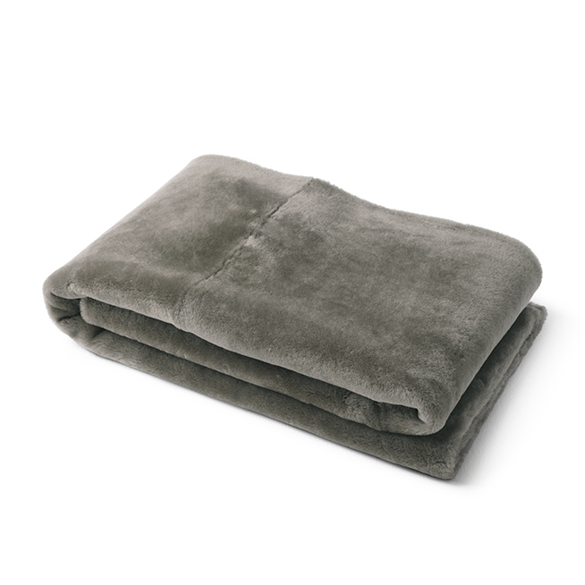 山羊毛薄毯与抱枕套装 2