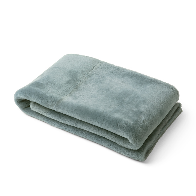 山羊毛薄毯与抱枕套装 3