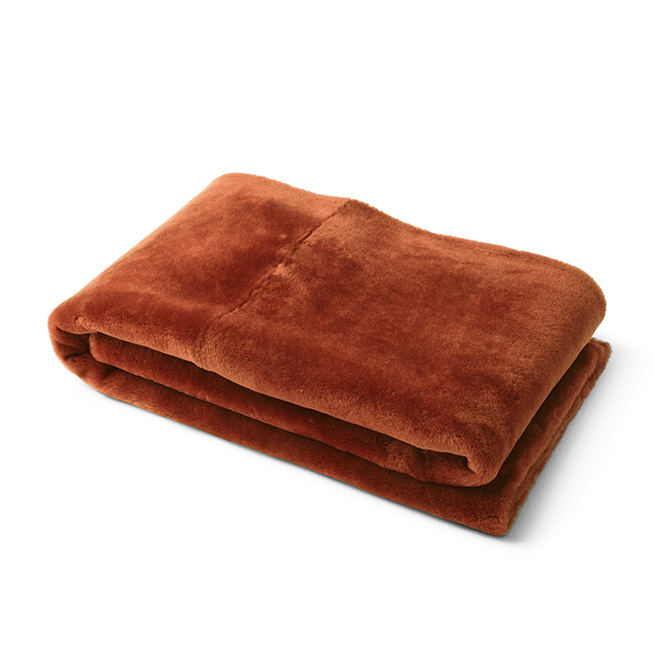 Plaid and sheepskin cushions set 5